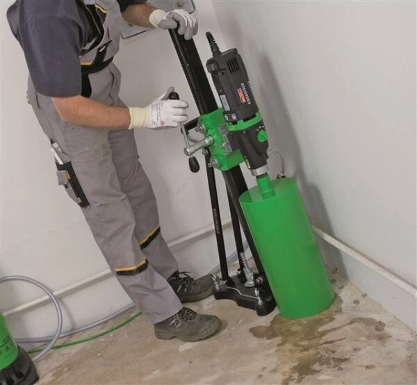 Eibenstock Carotteuse Béton 10.094.52 Jeu De Forets Diamantés DBE 182 2300 W - Forage Jusqu'à 202 Mm 4 Eibenstock Carotteuse Béton 10.094.52 Jeu De Forets Diamantés DBE 182 2300 W - Forage Jusqu'à 202 Mm – Image 2